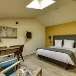 Villa Erizio, A Bucolic And Urban Break