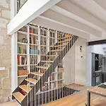 Superb Flat In The Heart Of The Historic District Of Bordeaux - Welkeys
