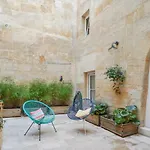 Superb Flat In The Heart Of The Historic District Of Bordeaux - Welkeys