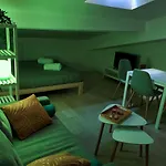 Studio Avec Lumiere D\'Ambiance - Proche Victoire