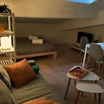 Studio Avec Lumiere D\'Ambiance - Proche Victoire