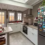 Furnished Apartment Near Palais de la Justice With 2 Bedrooms&a Garden