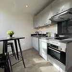 Superbes Studios De Charme, Lumineux Et Climatises En Plein Centre
