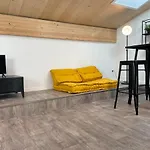 Superbes Studios De Charme, Lumineux Et Climatises En Plein Centre