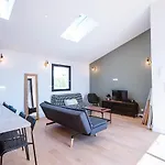 Magnifique Appartement Avec Balcon A Bordeaux
