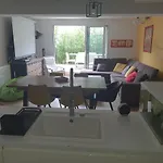 Jolie Suite Parentale, Chambre Et Salle D\'Eau, Avec Son Coin De Verdure A 5 Minutes A Pied Du Centre Ville