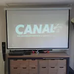 Jolie Suite Parentale, Chambre Et Salle D\'Eau, Avec Son Coin De Verdure A 5 Minutes A Pied Du Centre Ville