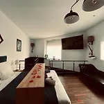 Mieuxqualhotel Jacuzzi Privatif La Retro