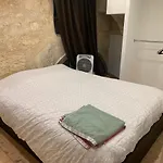 Chambre Avec Salle De Bain Et Cuisine Privee Centre Ville Historique Avec Climatisation Et Patio