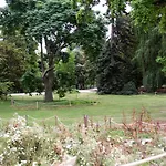 Pretty House - Near Botanical Garden