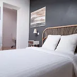 Duplex Lumineux Avec Bureau Separe Dans Le Centre