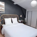 Duplex Lumineux Avec Bureau Separe Dans Le Centre