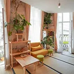 Charmant Studio Lumineux, Minimaliste Et Vegetal