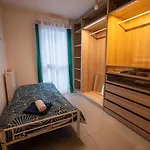 Spacious Apartment Near The Beach