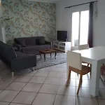 Chambre Privee Avec Sdb Au Jardin Public