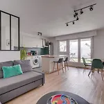 Pleasant Flat In Bordeaux With Terrace And Parking
