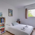 Pleasant Flat In Bordeaux With Terrace And Parking
