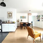 Spacious Apartment With Garden And Parking Slot