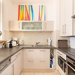 Guestready - Bright Apt In City Centre W/ Parking