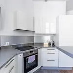 Guestready - A Bright Minimalism In The Centre