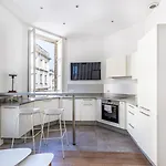 Guestready - A Bright Minimalism In The Centre
