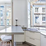 Guestready - A Bright Minimalism In The Centre