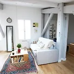Guestready - Sunny Attic Apt Near Grand Theatre