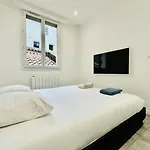 Remarkable 2-Bed Apartment In Bordeaux
