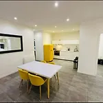 Remarkable 2-Bed Apartment In Bordeaux