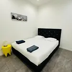 Remarkable 2-Bed Apartment In Bordeaux
