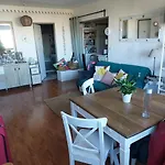 Chambre Chez L\'Habitante Avec Salle De Bain Et Cuisine Communes - Presence D\'Un Chat