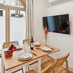 Lavie Maison Central & Hot Tub