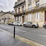 Charming, Modern Flat With Private Parking