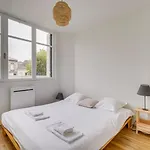 Charming, Modern Flat With Private Parking