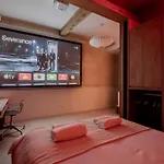Superbe Appartement Rue St-Catherine - Cine , Balcon & Spa