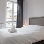 Grand Theatre Bright Apartment
