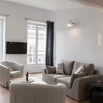 Grand Theatre Bright Apartment