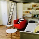 Victoire De Sauteyron Apartment 0