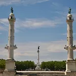 Romance Au Coeur De Bordeaux / Jardin Public