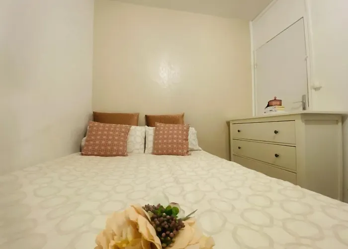 Private Room With Terrasse In Appartement