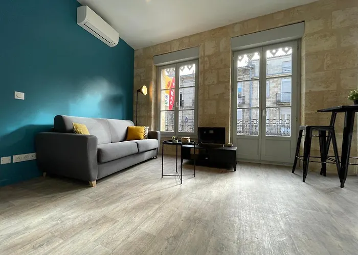 Superbes Studios De Charme, Lumineux Et Climatises En Plein Centre