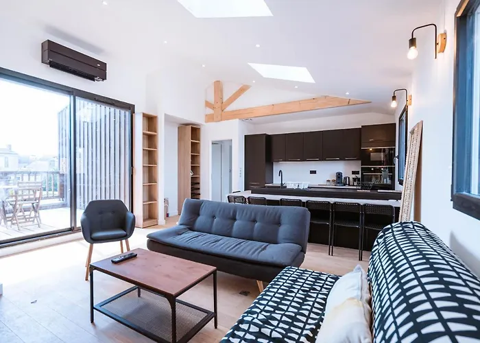 Magnifique Appartement Avec Balcon A Bordeaux