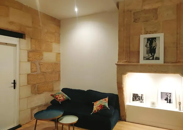 Modern Flat Historic Center