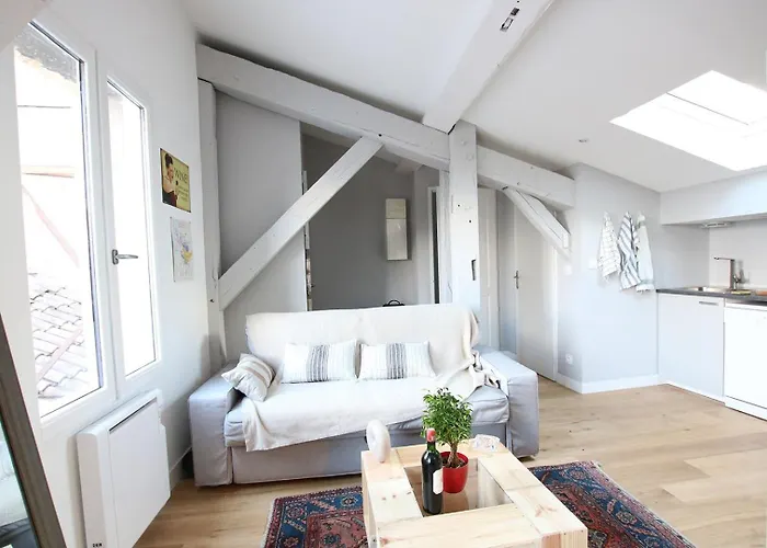 Guestready - Sunny Attic Apt Near Grand Theatre