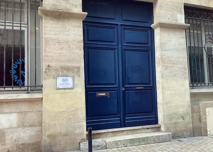 Hebergement Renove Place Du Palais Avec Parking