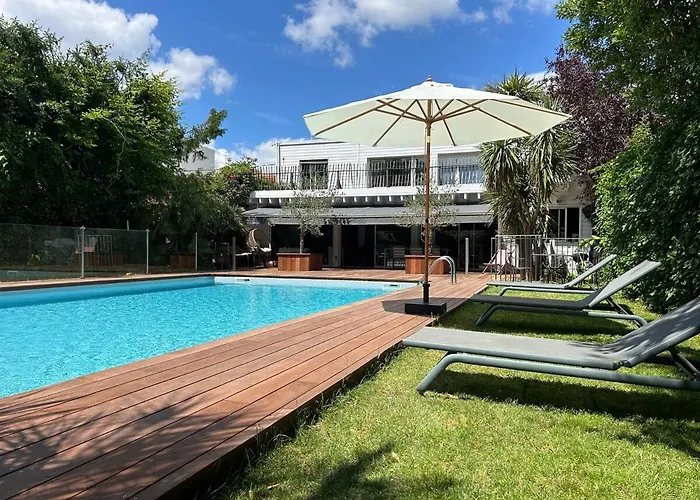 Family Home In Bordeaux With Large Pool