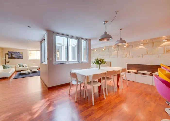 Spacious, Quiet Flat In The Heart Of Bordeaux