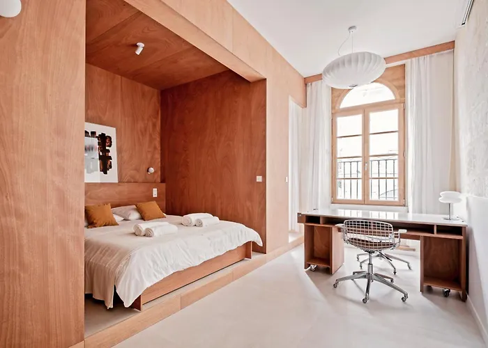 Superbe Appartement Rue St-Catherine - Cine , Balcon & Spa