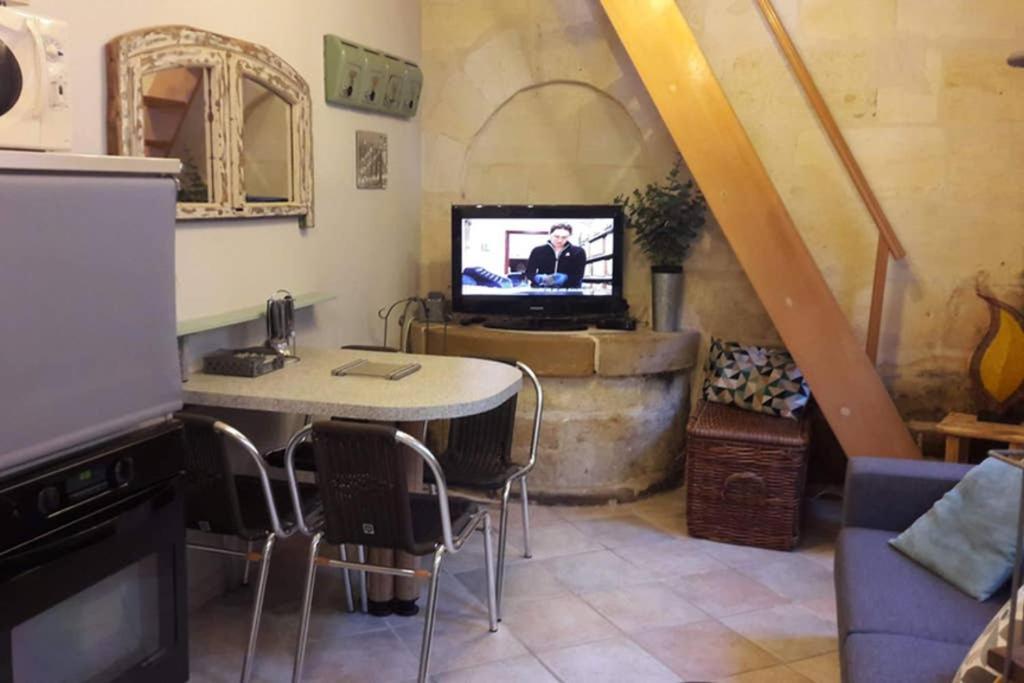 Apartamento Joli Petit Loft Dans échoppe Pierre Centre-ville