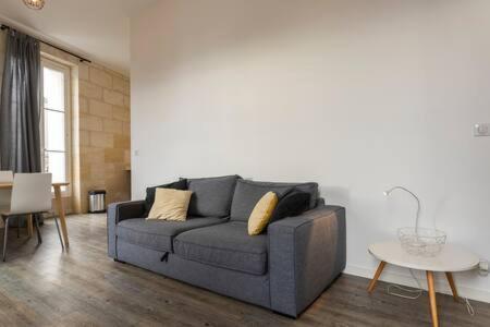 T2 Place De Lerme Apartment *